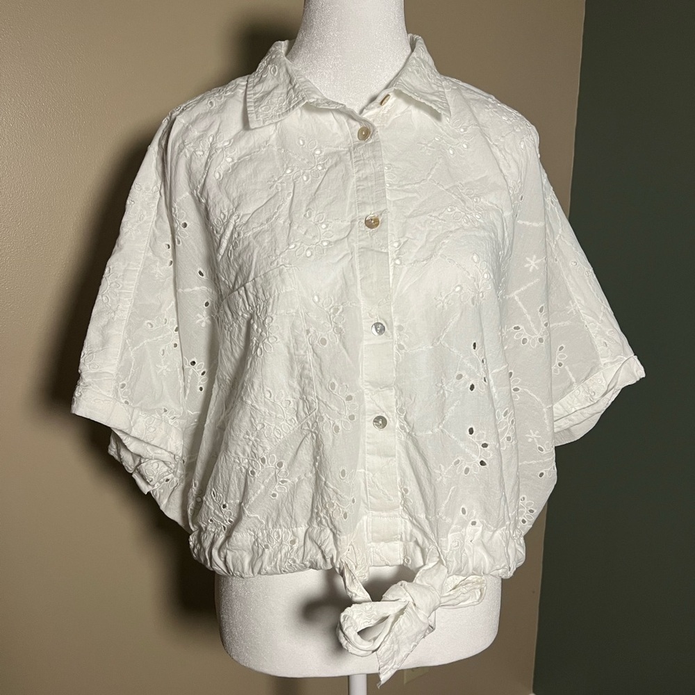 Gabby Isabella Women's Boxy Cropped White Dolman Sleeve Eyelet Button Up Blouse